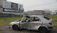 El coche volcado en Alfonso Molina cumple una semana de abandono