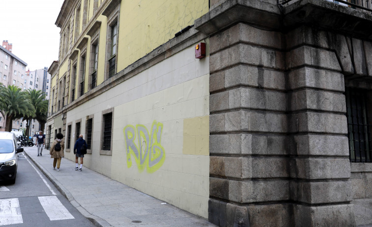 El Ayuntamiento borra una media de 25 grafitis al día de las paredes de la ciudad