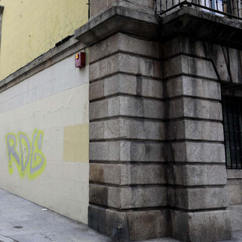 El Ayuntamiento borra una media de 25 grafitis al día de las paredes de la ciudad