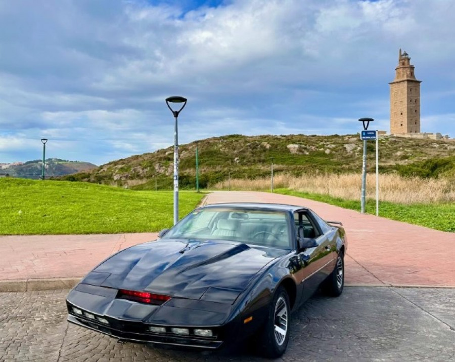 El coche fantástico, un blogger gastronómico y una ruta por la N-VI hasta A Coruña