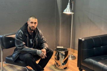 Chris Weishaupt se encuentra detrás de W Tattoo Studio