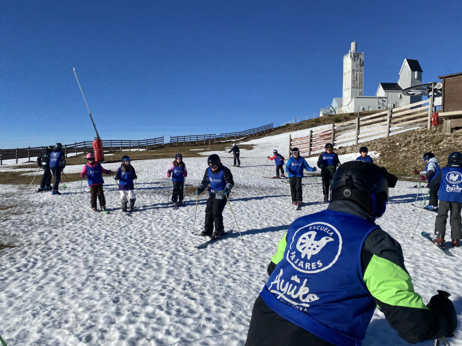 Un centenar de escolares inicia la temporada de esquí de la Diputación de A Coruña