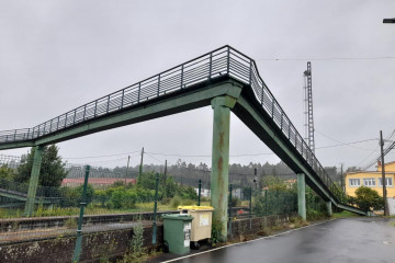 Línea de tren a la altura de la estación de Infesta, en Betanzos