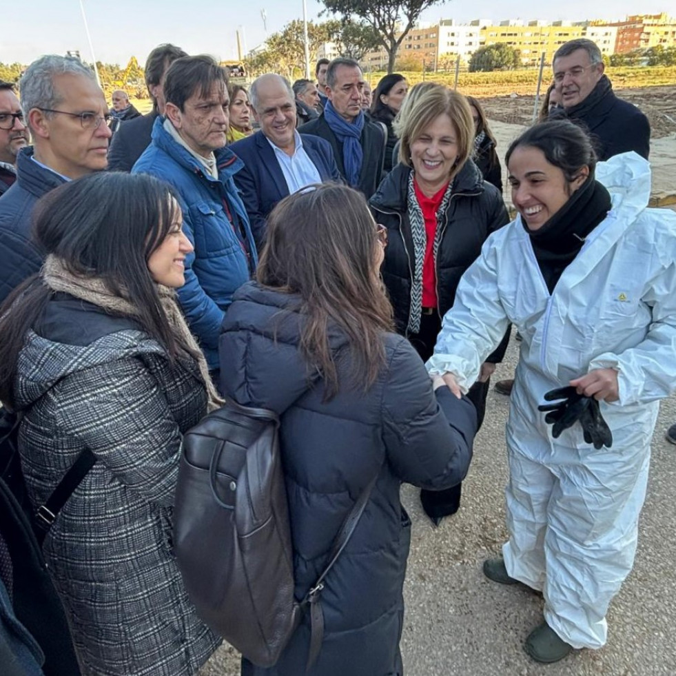 Inés Rey visita la zona de Valencia afectada por la DANA