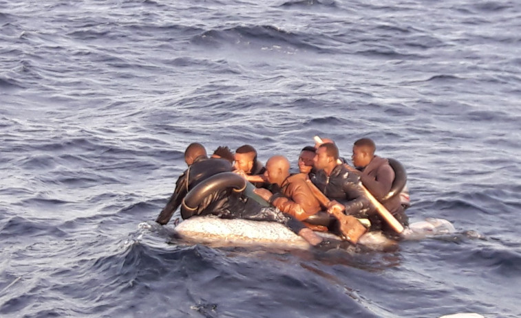 Un total de 50 personas mueren al naufragar un cayuco que iba a Canarias