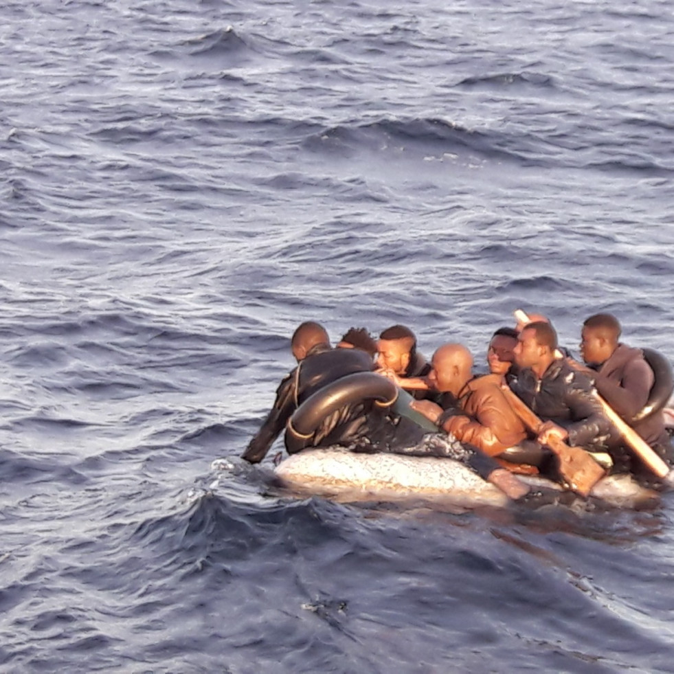 Un total de 50 personas mueren al naufragar un cayuco que iba a Canarias