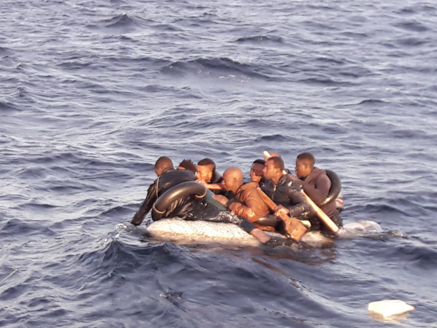 Un total de 50 personas mueren al naufragar un cayuco que iba a Canarias