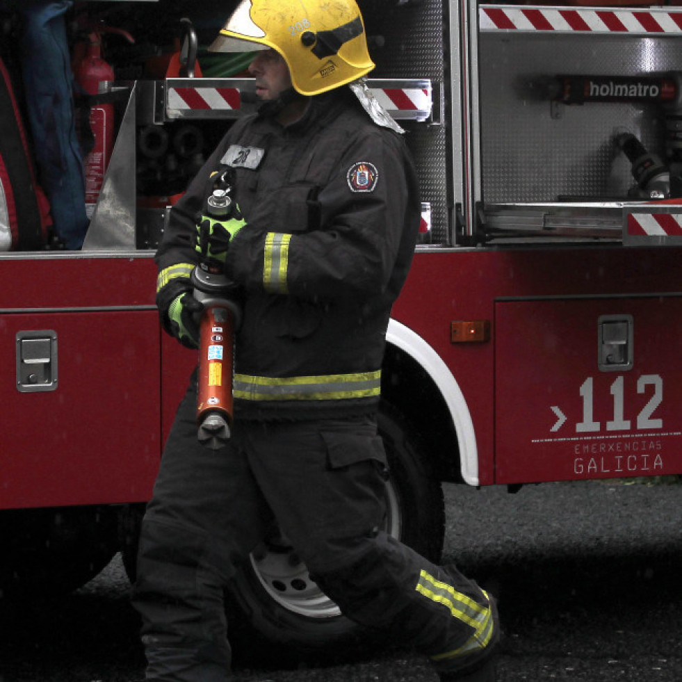 Se hace pasar por un niño y moviliza a bomberos y policías en Lugo con una falsa alarma