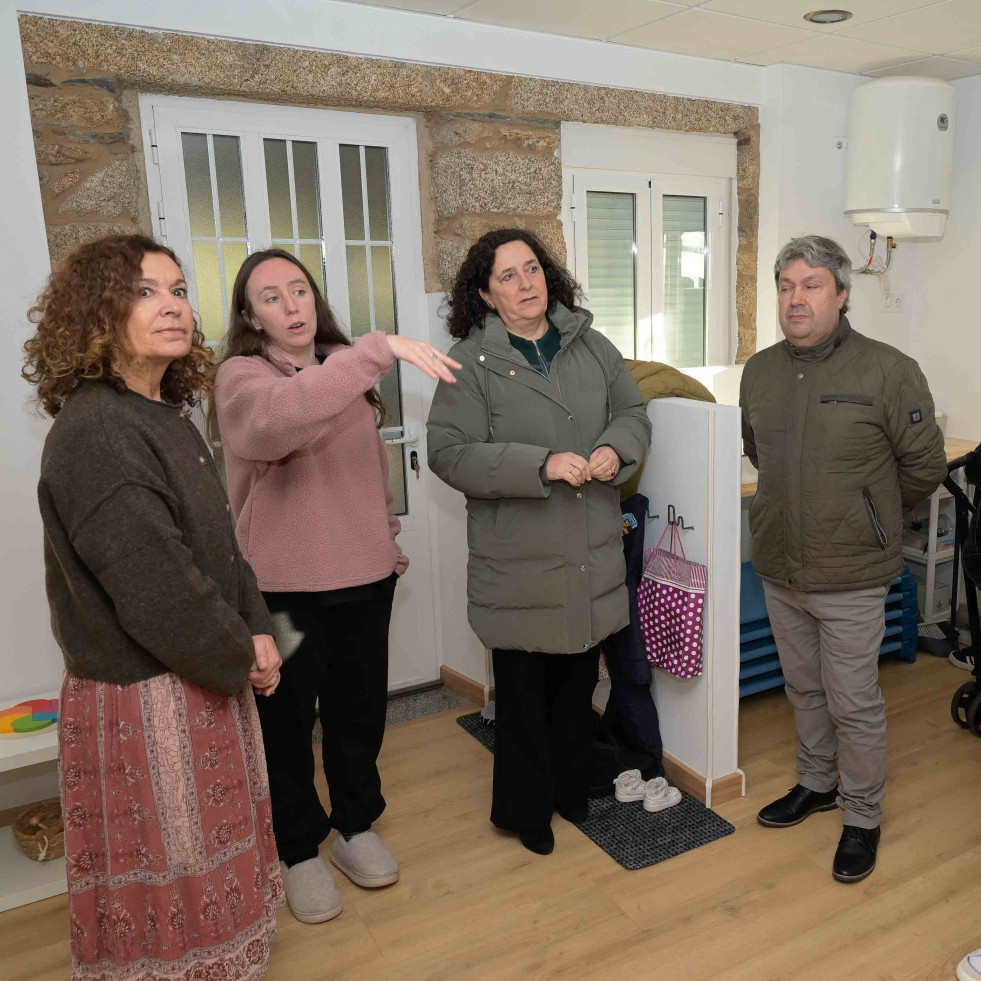 Belén do Campo visita a nova casa niño financiada pola Xunta en Paderne