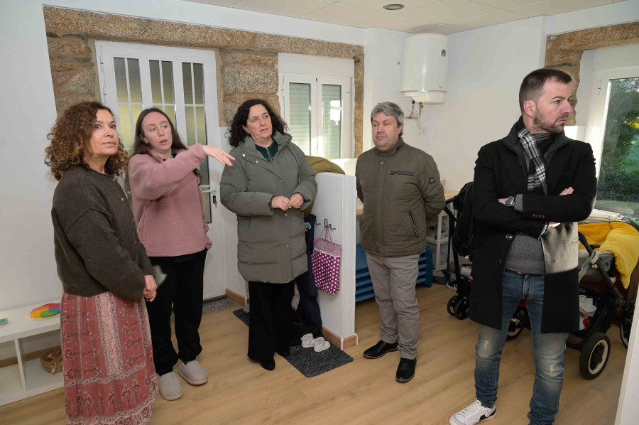 Belén do Campo visita a nova casa niño financiada pola Xunta en Paderne