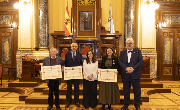 El Náutico, José Manuel Fernández Caamaño y Doda Vázquez reciben las Medallas de la Batalla de Elviña