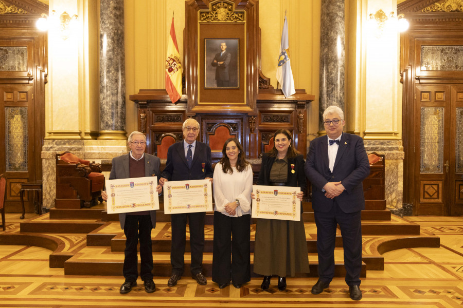 El Náutico, José Manuel Fernández Caamaño y Doda Vázquez reciben las Medallas de la Batalla de Elviña