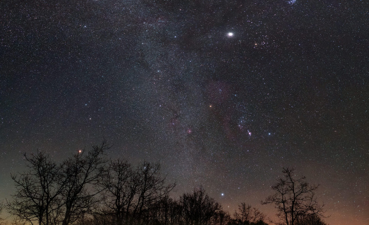 Cielos rosas, luna de lobo y alineación de planetas: los curiosos fenómenos celestes que se ven en A Coruña