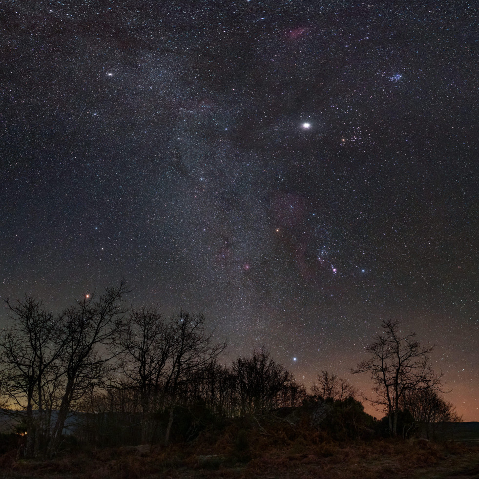 Cielos rosas, luna de lobo y alineación de planetas: los curiosos fenómenos celestes que se ven en A Coruña