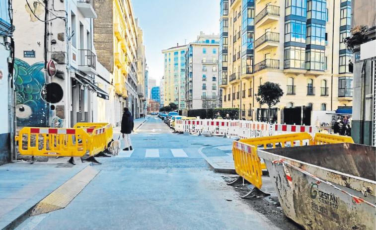 La calle Adelaida Muro abre a la circulación casi un mes después del plazo previsto