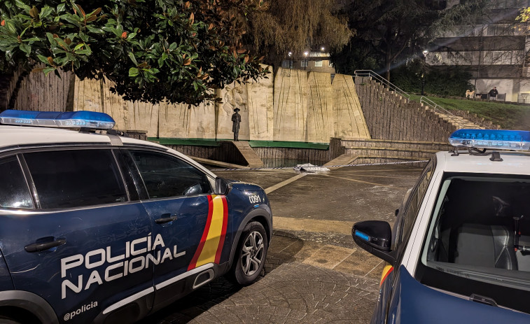 Hallan el cadáver de una mujer de avanzada edad en la fuente de la plaza de Salvador de Madariaga