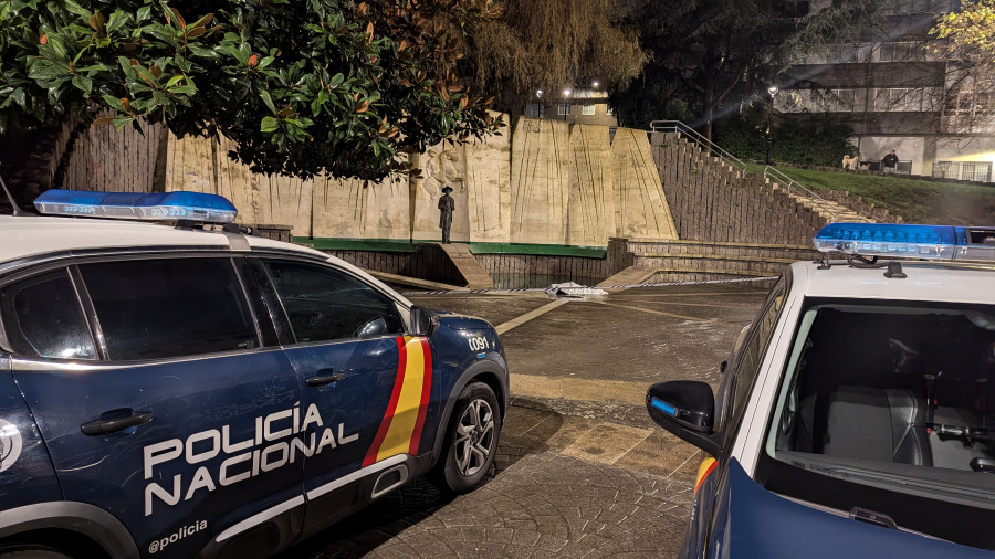 Hallan el cadáver de una mujer de avanzada edad en la fuente de la plaza de Salvador de Madariaga