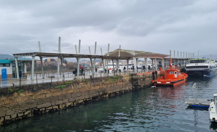 Recuperan el cadáver de un pescador en el puerto de Aldán, en Cangas