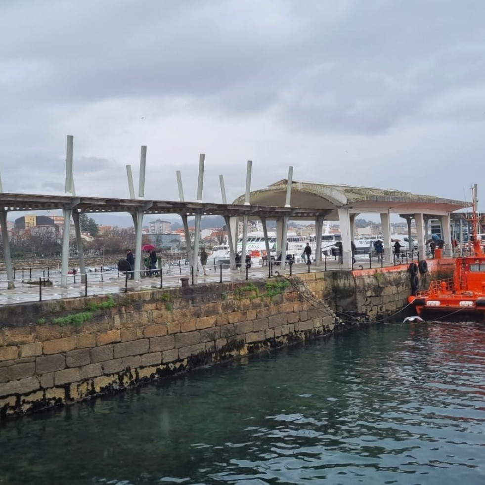 Recuperan el cadáver de un pescador en el puerto de Aldán, en Cangas