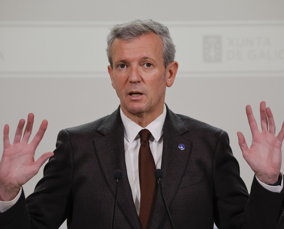 SANTIAGO DE COMPOSTELA (ESPAÑA), 13/01/2025.- El presidente de la Xunta, Alfonso Rueda durante la rueda de prensa posterior a la reunión del consello de la Xunta este lunes en Santiago de Compostela