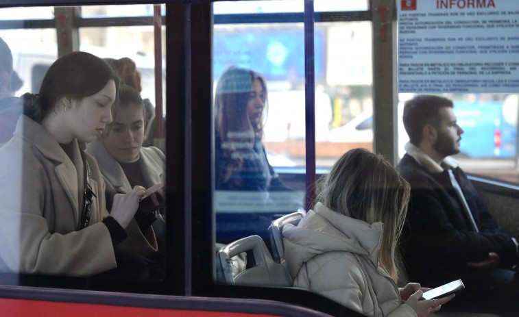 El Ayuntamiento seguirá bonificando el bus urbano