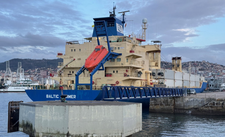 El barco sospechoso de transportar droga abandona Vigo tras no hallar estupefacientes