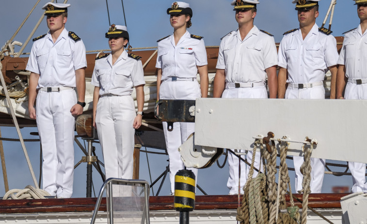 La princesa Leonor abandona España hacia Brasil en su primera travesía oceánica con Elcano