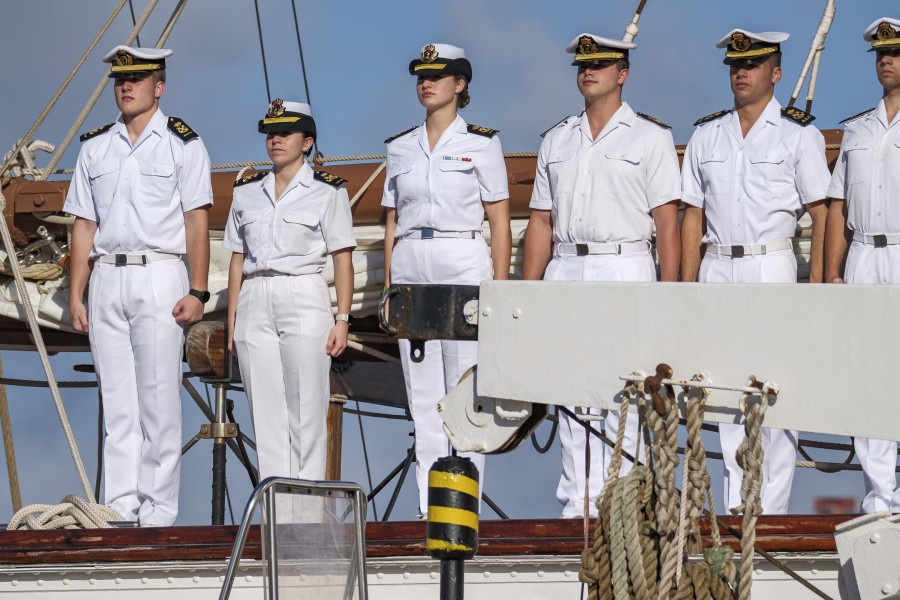 La princesa Leonor abandona España hacia Brasil en su primera travesía oceánica con Elcano