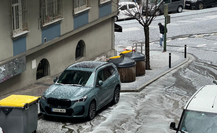 A Coruña se cubre de un manto blanco en cuestión de 2 minutos