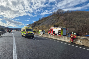 SANTANDER, 25/01/2025.-Una mujer de 70 años ha fallecido este sábado tras un accidente múltiple ocurrido en la autovía A-67, a la altura del municipio cántabro de Bárcena de Pie de Concha, en el