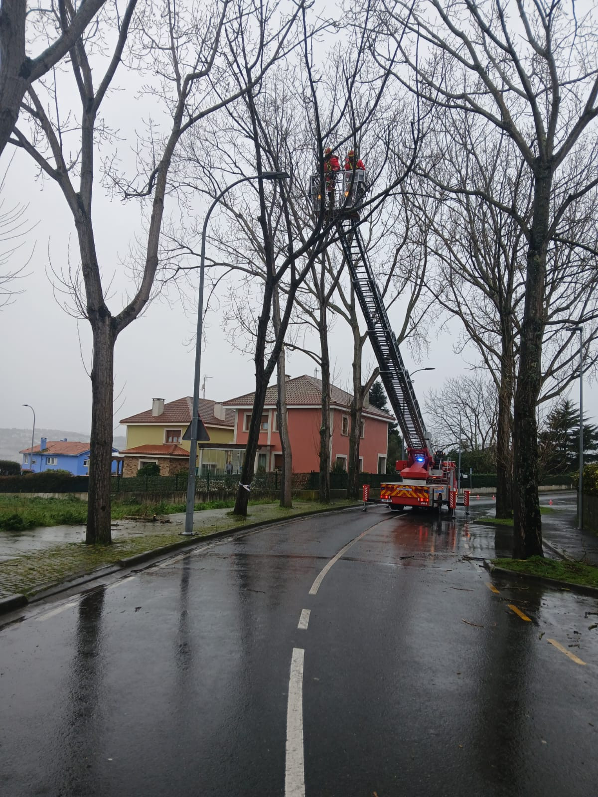 Incidencias por el temporal Herminia en Oleiros (4)