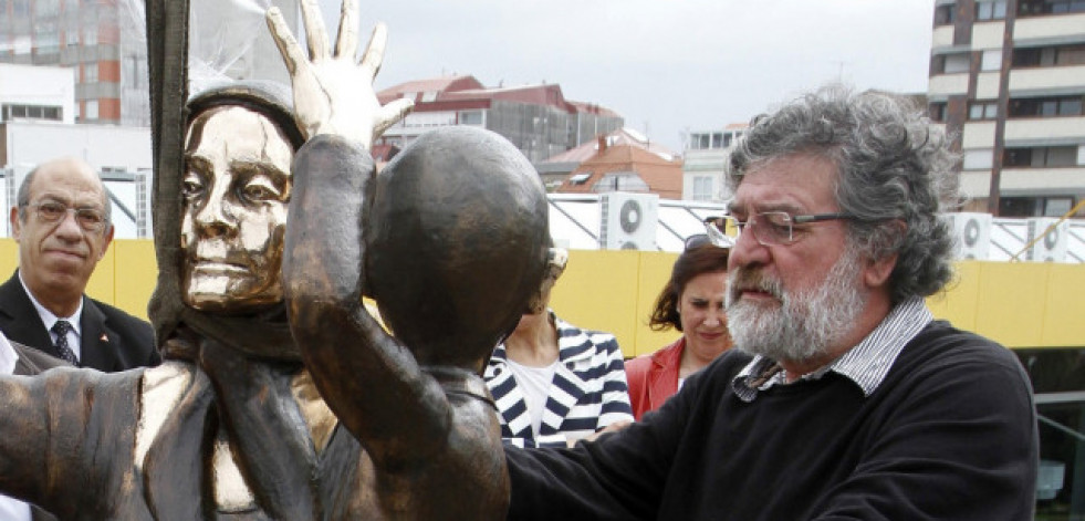 Fallece el escultor arousano César Lombera, autor del “Adeus” y de las “Marías” de Santiago