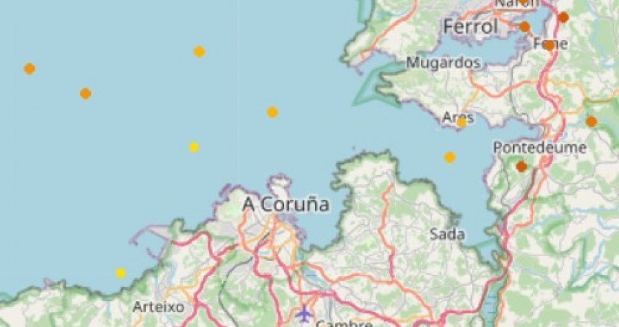 Viento, lluvia, granizo, olas, y ahora también tormentas: 'Herminia', la borrasca que no da respiro en A Coruña