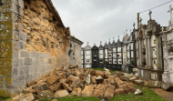 La borrasca 'Ivo' derriba un muro de la iglesia románica de San Martiño de Tiobre, en Betanzos