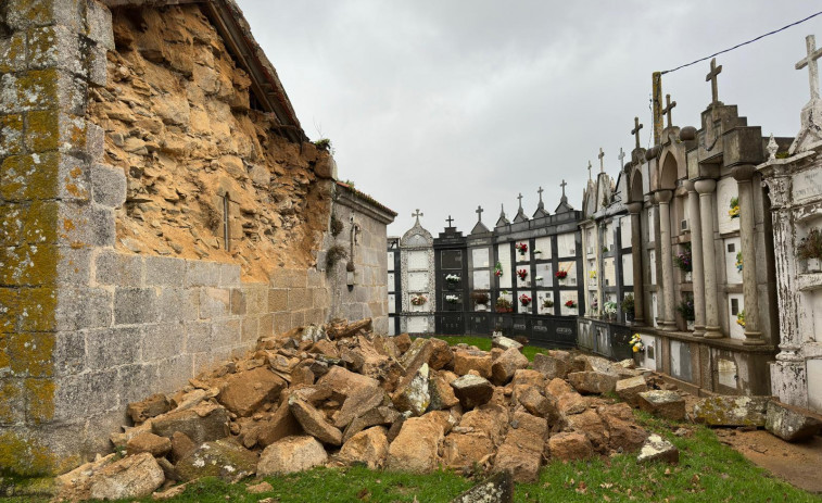 La borrasca 'Ivo' derriba un muro de la iglesia románica de San Martiño de Tiobre, en Betanzos