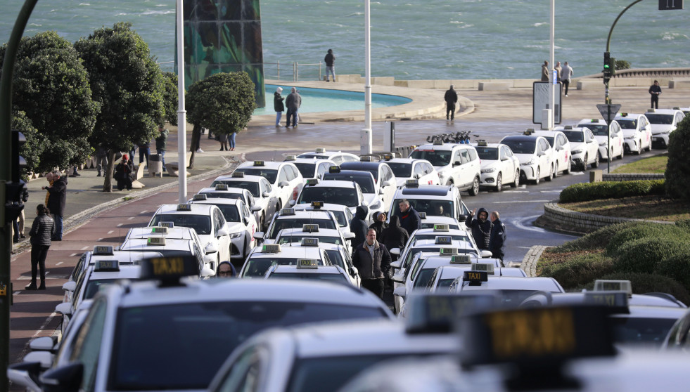 Protesta de taxistas  por la subida de los precios de los seguros (22)