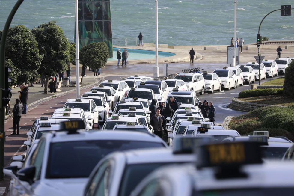 Protesta de taxistas  por la subida de los precios de los seguros (22)