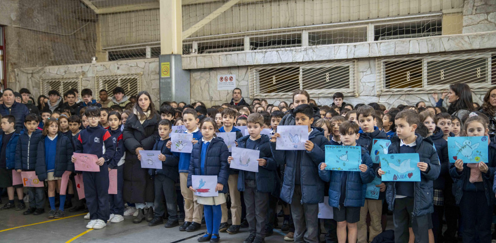 Alumnos y profesores  se unen por la paz (19)