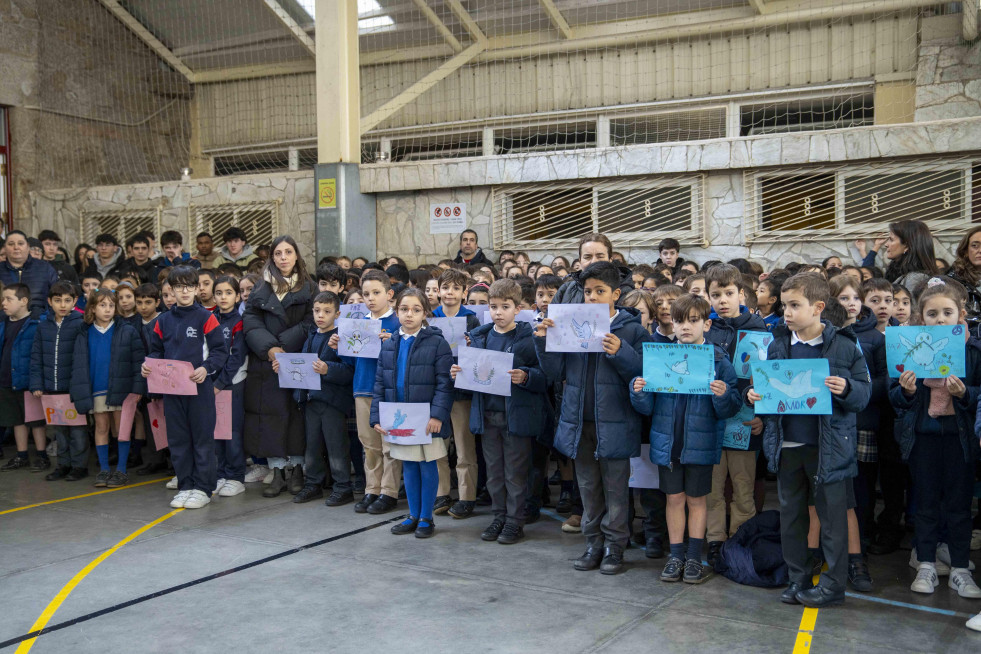 Alumnos y profesores  se unen por la paz (19)