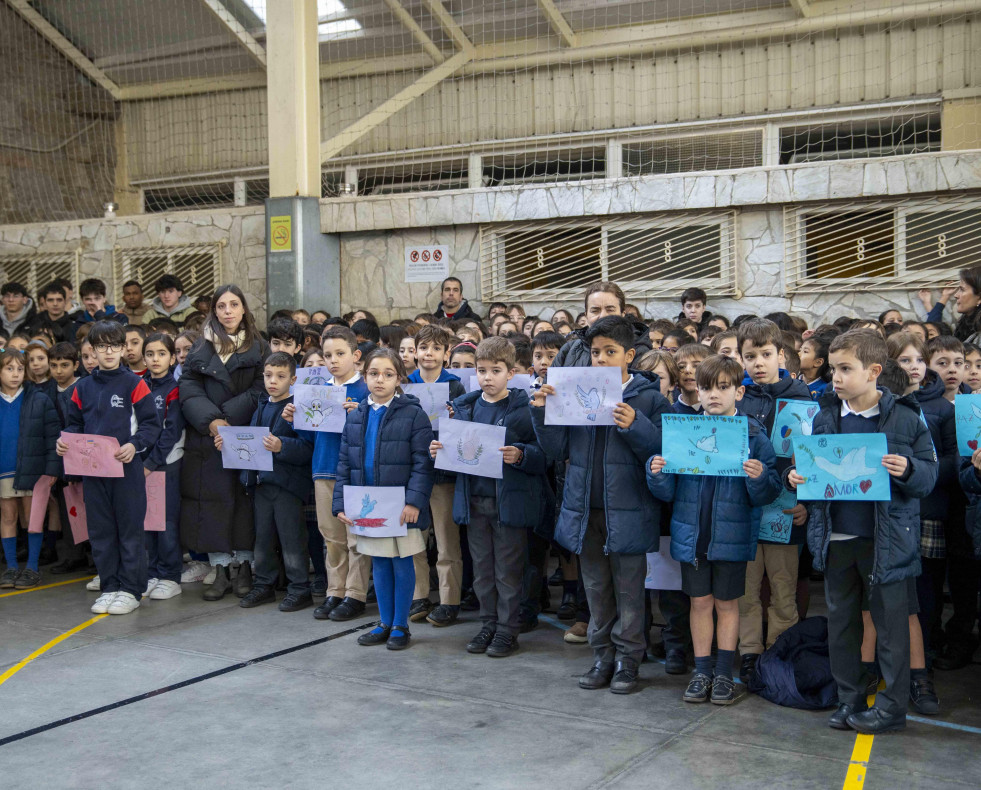 Alumnos y profesores  se unen por la paz (19)