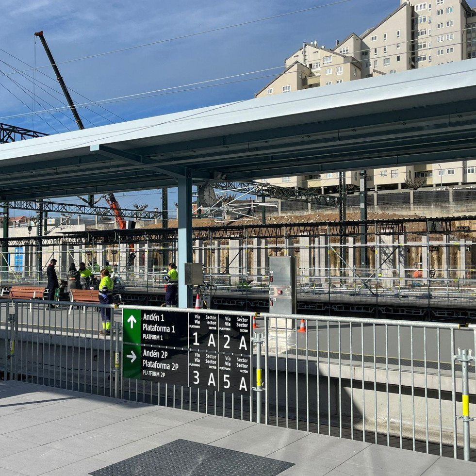 La estación provisional inicia febrero con un andén y un parking nuevos