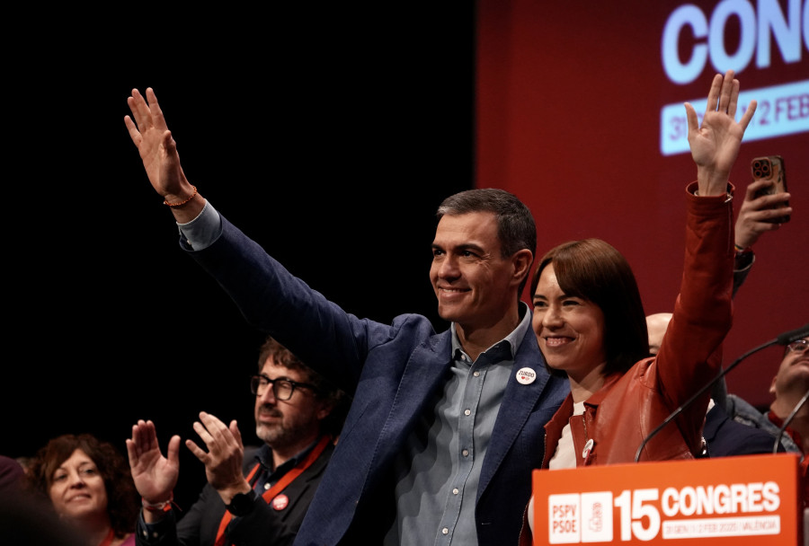 El PSOE arranca su congreso con imágenes de Ayuso, Milei o Meloni: "Les ganamos en España, les ganaremos en Madrid"