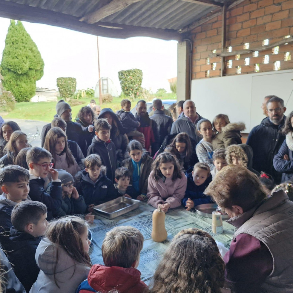 La Festa das Candeas de Viós rinde tributo “ao esforzo  das queixeiras” de Abegondo