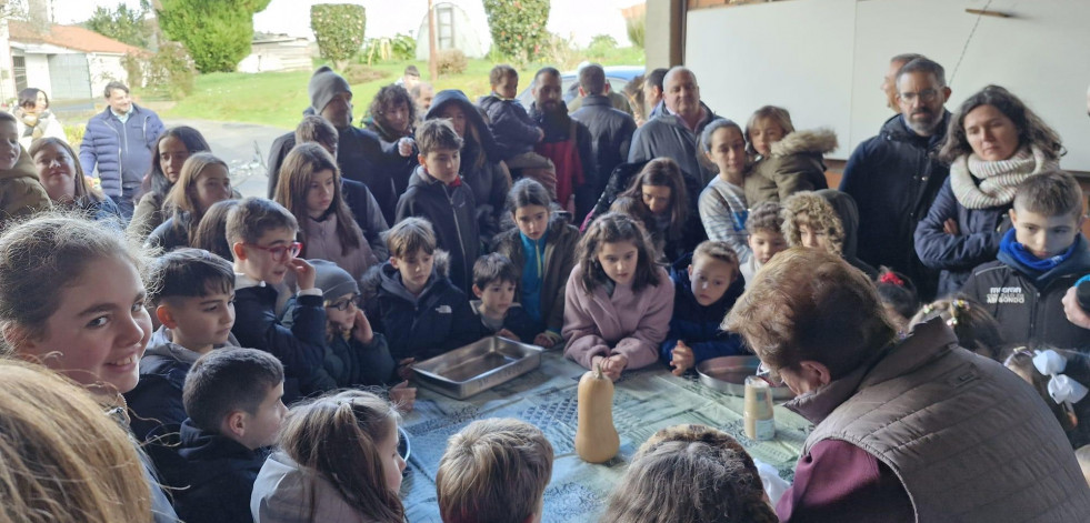 La Festa das Candeas de Viós rinde tributo “ao esforzo  das queixeiras” de Abegondo