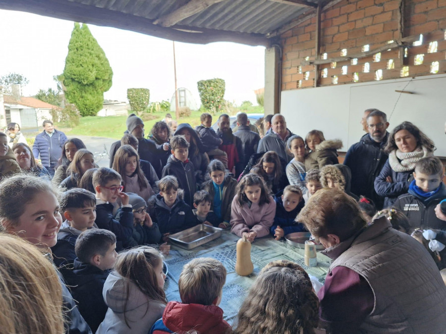 La Festa das Candeas de Viós rinde tributo “ao esforzo  das queixeiras” de Abegondo