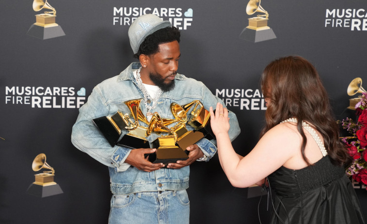 Kendrick Lamar se impone en los Grammy con cinco premios y Beyoncé se lleva el mejor álbum del año