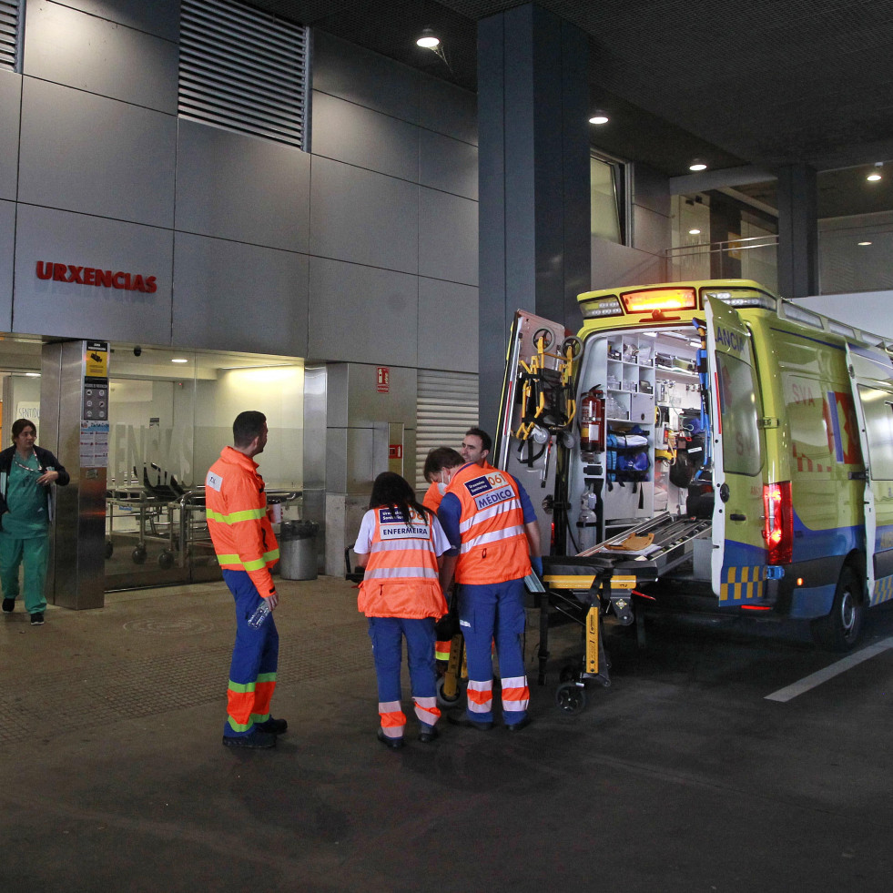 Apuñalan a un enfermero y a un guardia de seguridad en el Hospital de A Coruña