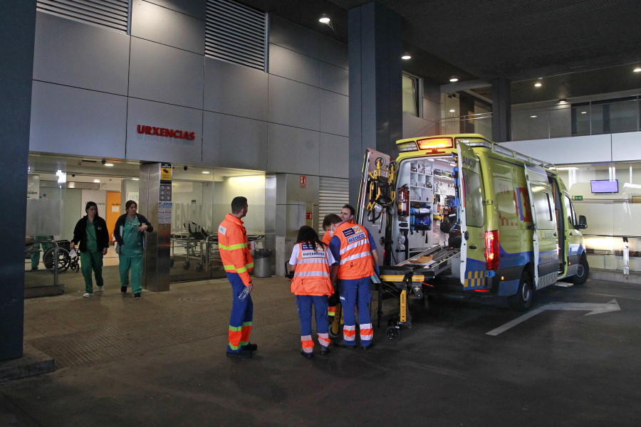 Apuñalan a un enfermero y a un guardia de seguridad en el Hospital de A Coruña