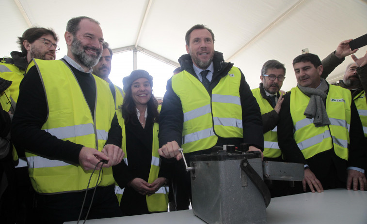 Óscar Puente anuncia que el tren entre Langosteira y el Eje Atlántico circulará en 2027