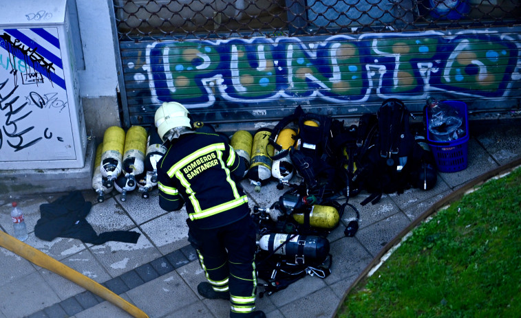 Unas velas causaron el incendio en un piso de Santander en el que murieron tres hermanos